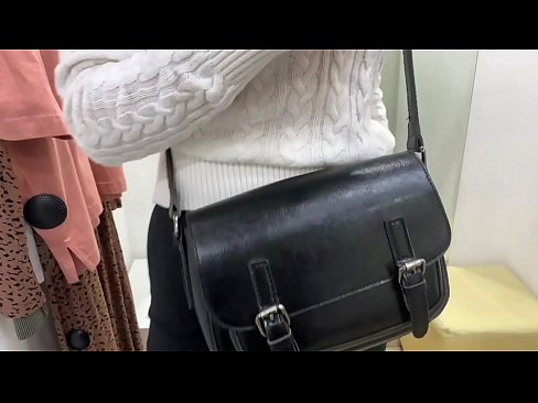 ❤️ Публична мастурбация на младата кучка FeralBerry с вибратор в стаята за обличане ❤️ Анално видео в bg.taxiporec.top ❤